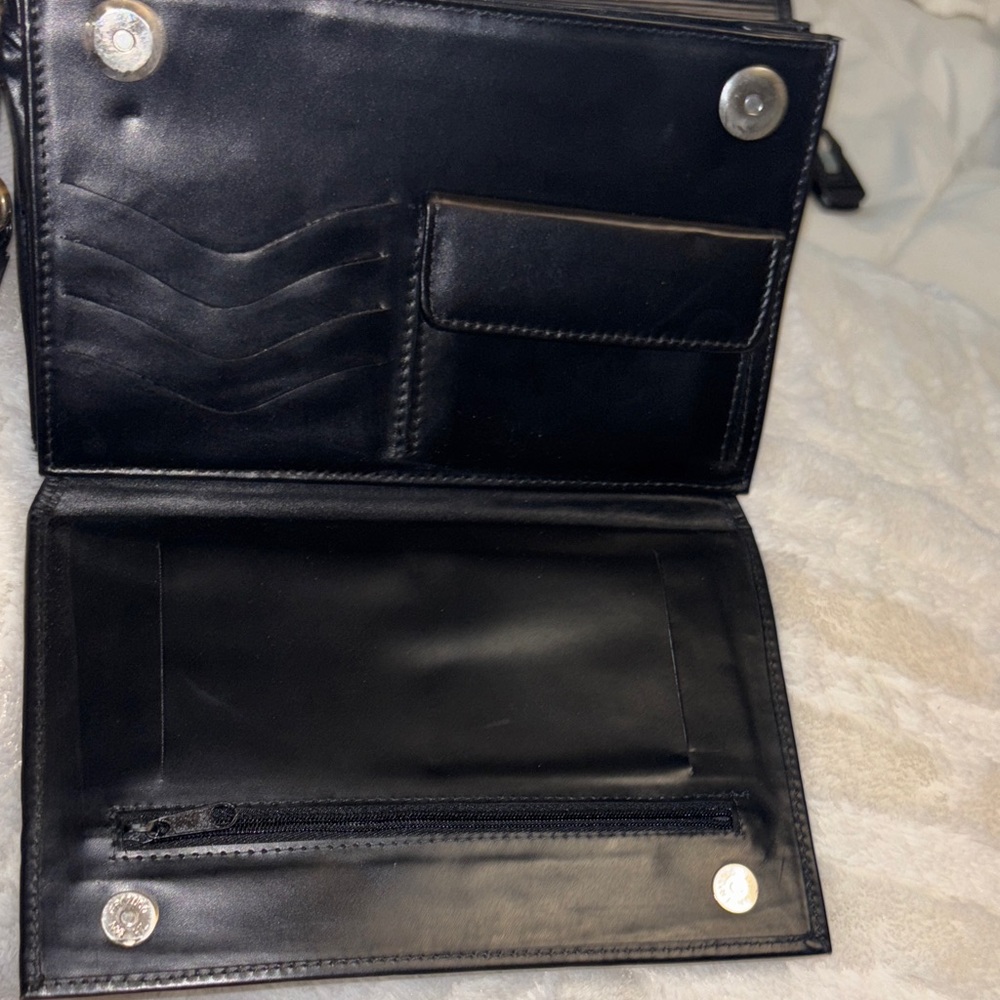 Elegant Black Leather Clutch with Gold Lock Y2K 2000 - Picture 9 of 14